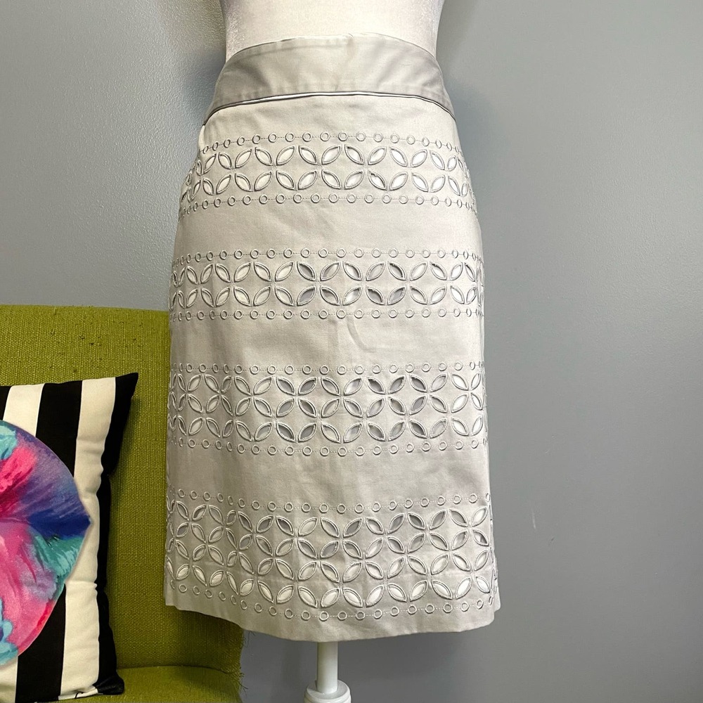 White House Black Market WHBM Grey Cutout Embroidered Straight Pencil Skirt 4